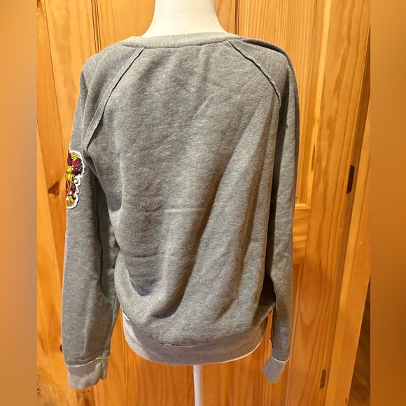 Gray Gryffindor Universal Studio Sweatshirt - Picture 3 of 10